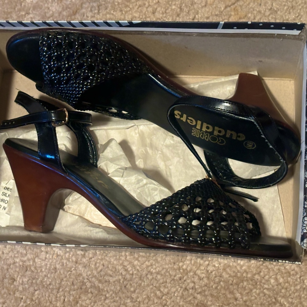Cobbie Cuddlers Vintage Sandals